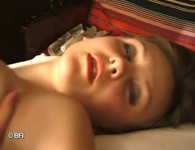Horny Teenies: 18 pepek kecil - Ilona, Diana dan Zina
