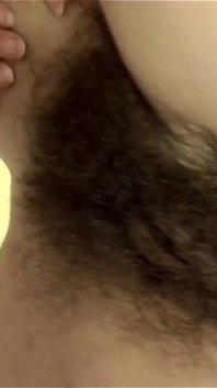 Striptease de uma peça e foco corporal peludo eu começo devagar, vestindo uma peça apertada que abraça cada curva