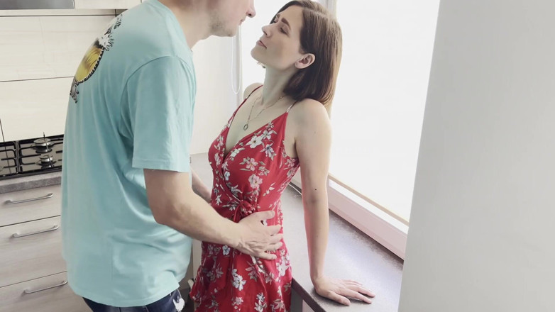 Mintaxxx69: Hete brunette diep geneukt in de keuken, diep in keel...