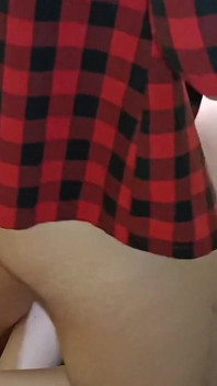 큰 자지를 요구하는 그녀의 보지