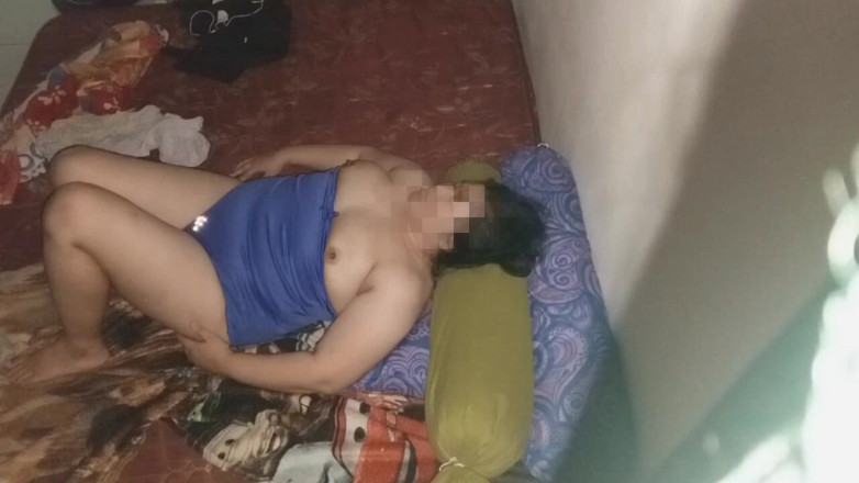 my_wife_chubby: Membiarkan Tubuh Saya Dinikmati Oleh Lelaki Lain