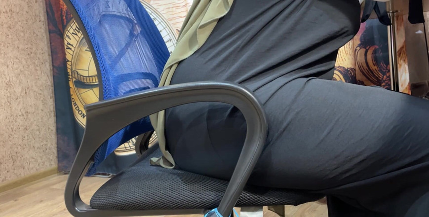 Lux Eva: Wanita Arab berhijab masturbasi melalui celana dalamnya saat bekerja