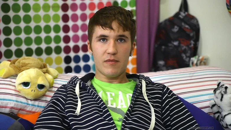 Lollipop Twinks: Ragazzo della fattoria diventa pornostar gay