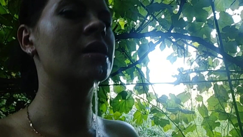 DirtyLubov: Sex oral și futai în poziția capră în aer liber