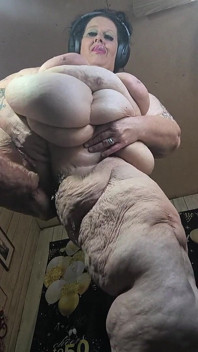 Granny's Stripping Squirtin Dripping