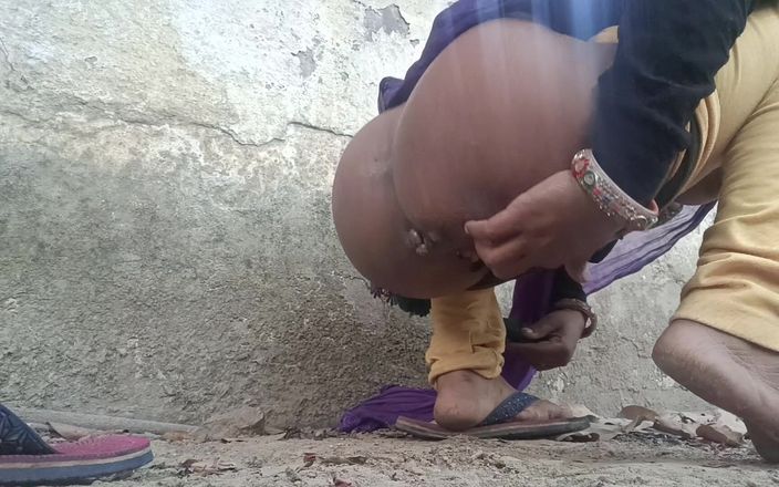 BlondAtom63: Deget indian desi bhabhi