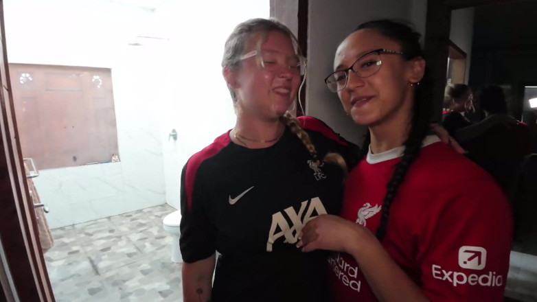 Mr LDN Lad: Dua Backpacker Remaja Kanada Asli Dientot Habis-habisan!