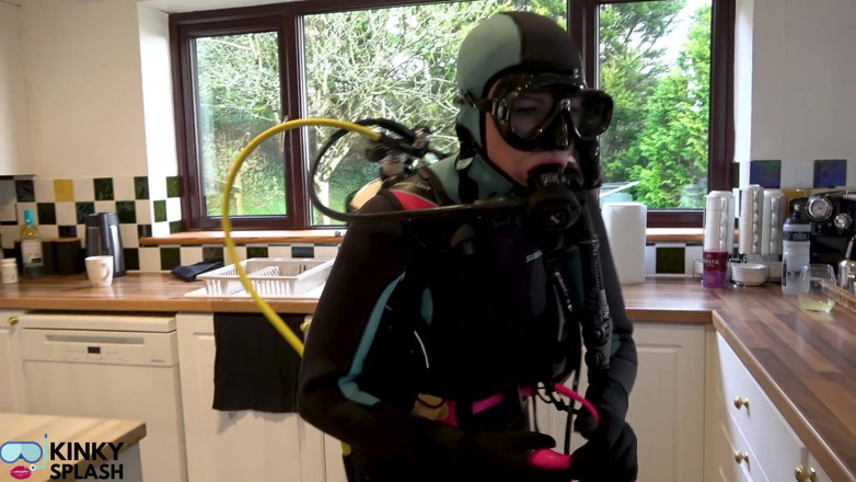 UKCuteGirl Lucy Lauren: Scuba Agent lucy ritorna: Attivazione accidentale
