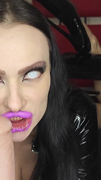 Una Strega Gotica Zombie Affamata Si Morde Il Tuo Cazzo Video Con Punto Di Vista