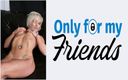 Only for my Friends: Перше порно великої повії з сексуальними татуюваннями шукає секс-іграшки та мастурбує пальцями