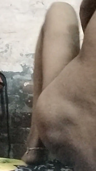 Entrou no quarto da meia-irmã e a fodeu