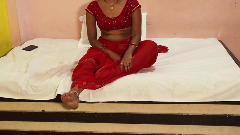 Hot Girls Indian: Gorąca Bhabhi w Czerwonym Saari zerżnięta w innym stylu