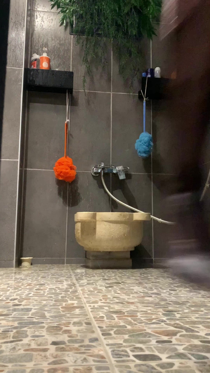 cd_aysemmm: 夫は私の肛門を突き、中に射精し、その後中におしっこをしました