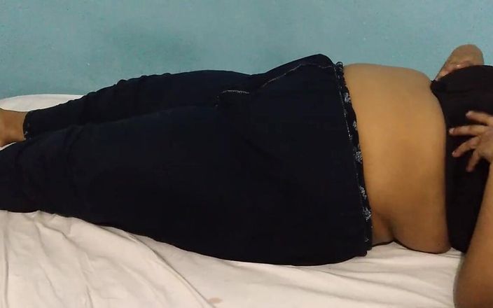 Aria Mia: यौन उत्तेजक होने पर सौतेली बहन बिस्तर पर थी