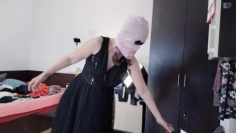 Mirsur: Sexy Latina Tries on and Cuts Clothes
