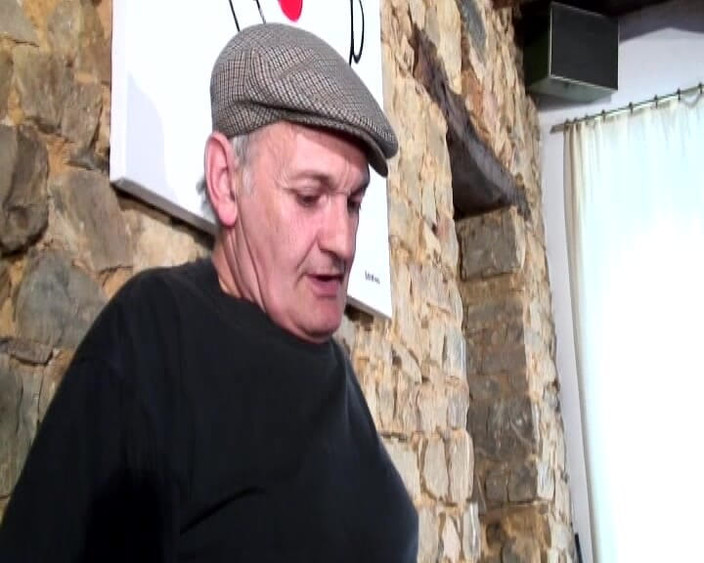 Filles Francaises: Kurvige schlampe aus Frankreich erfreut mehrere schwänze gleichzeitig