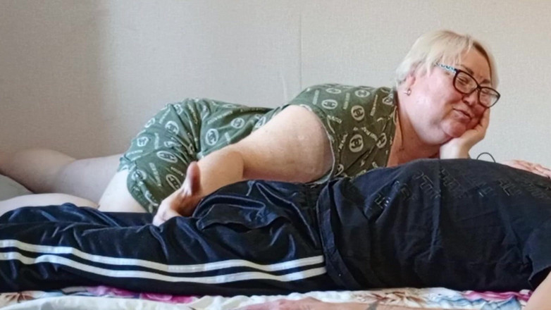 Zona901: Buurvrouw slikt elke laatste druppel sperma