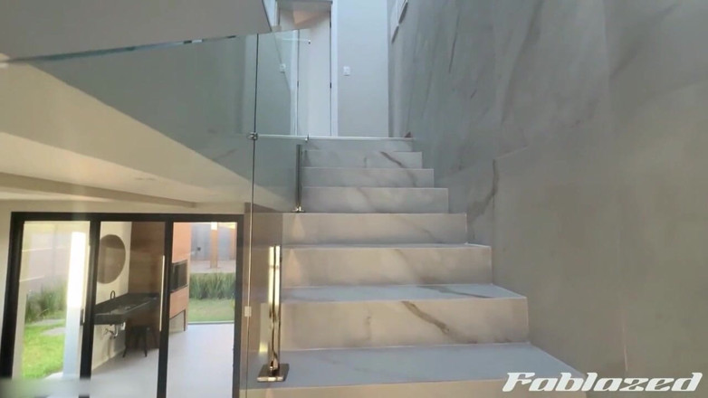 Fablazed: Cel mai bun prieten al soțului meu mă îneacă cu pula...