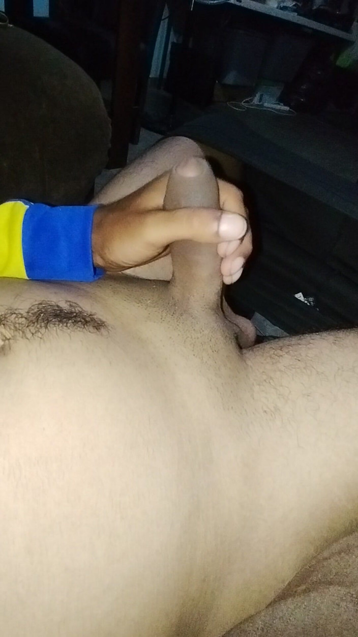 AlexAlejandro13: Sunt lăsat singur în sufragerie