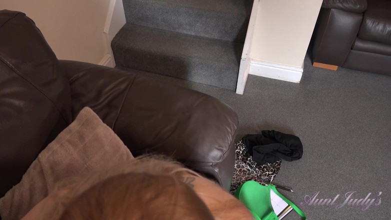 Aunt Judy's: Auntjudys - pakar terapi seks awek montel awak Becky menghisap zakar...