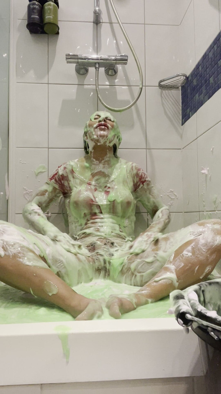 CALLIE ROKS: Torte rosa sul viso e secchione gunge sulla mia testa