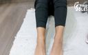 Czech Soles - foot fetish content: 强壮的女孩锻炼和她的小性感脚