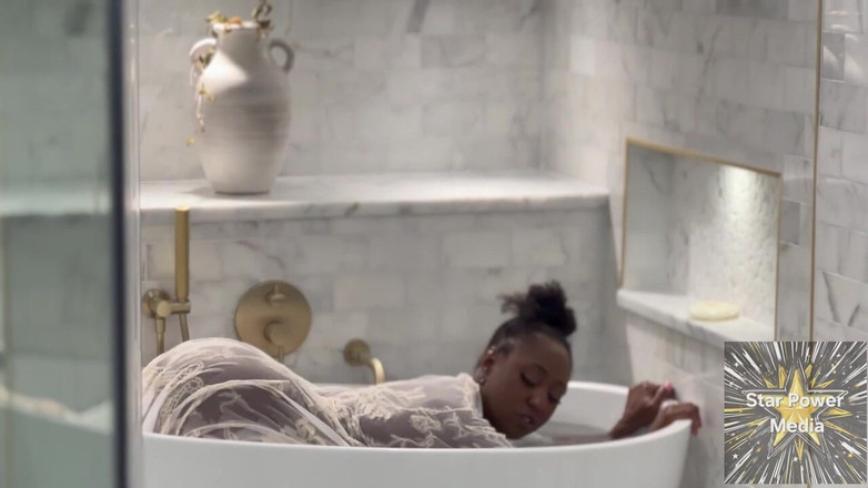 Star Power Media: 섹시한 젖탱이: Giana의 음란한 목욕 티저