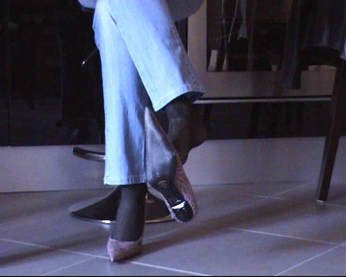 Nyllady: Jeu de chaussures en collants noirs et escarpins roses