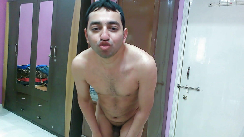 Cute & Nude Crossdresser: Banci panas crossdresser femboy Sweet Lollipop kencing di bawah skirt...