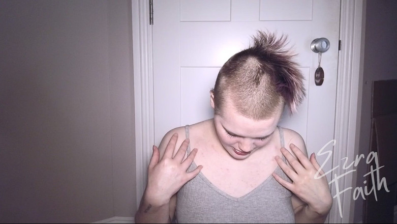 Ezra faith: Zeta Delta Łysy: Inicjacja golenia Sorority - Ezra Faith