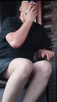 Avkoppling med en cigarillo utomhus