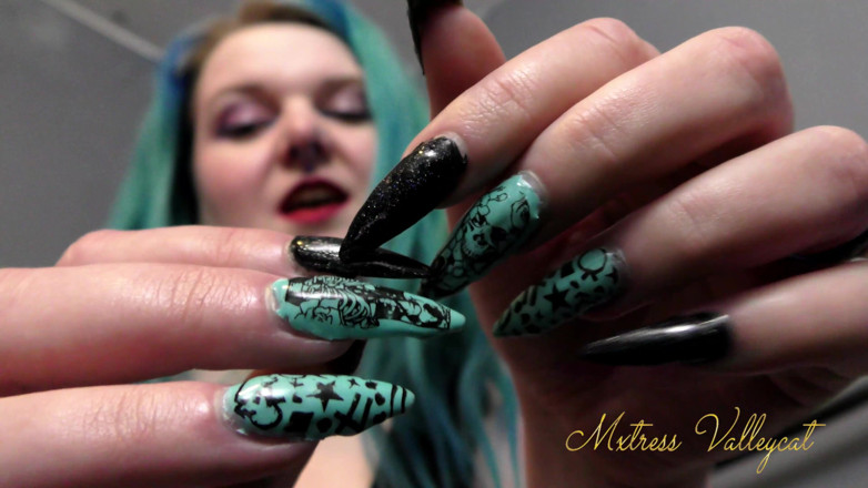 Mxtress Valleycat: Mesmerised by my long nails