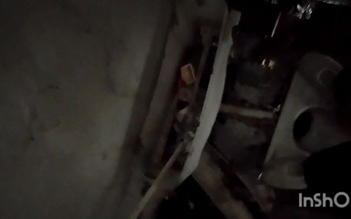Crazy boy moment: Громадське місце, дрочка руками в ванній кімнаті, індійський дезі чувак