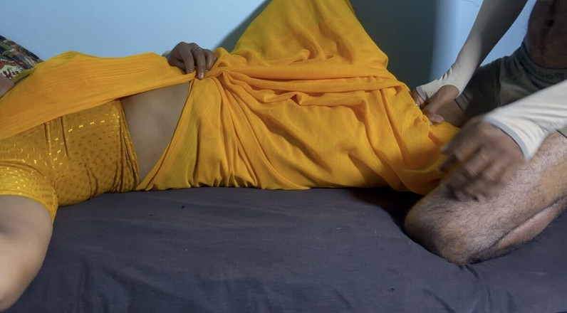 Mary V: Une bhabhi sexy taille une pipe et se fait baiser