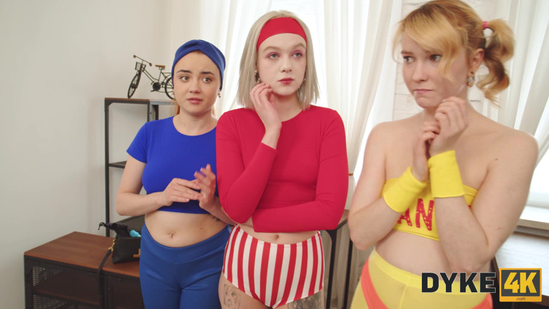 Dyke4K: 여교사 섹스 전문가로 변신한 댄스 학생들