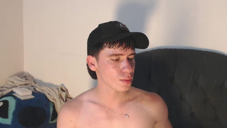 Icyhot707: 20cm 딜도로 저를 박고 입에 넣었어요