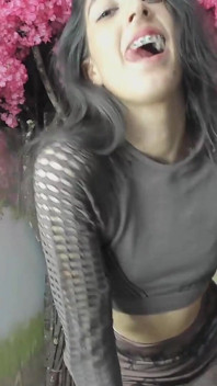 Latina Nuda Mostra La Figa Ed Un Dildo Duro