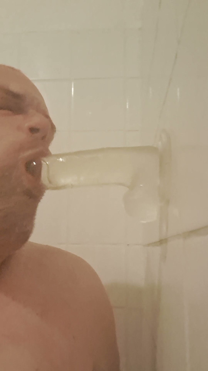 Fickspecht: Sucking Round in the Bathroom
