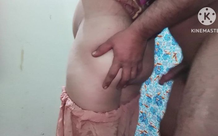 Lubnawife: Pakistaanse kleermaker melk van zijn rondborstige vrouwelijke klant voordat ze...