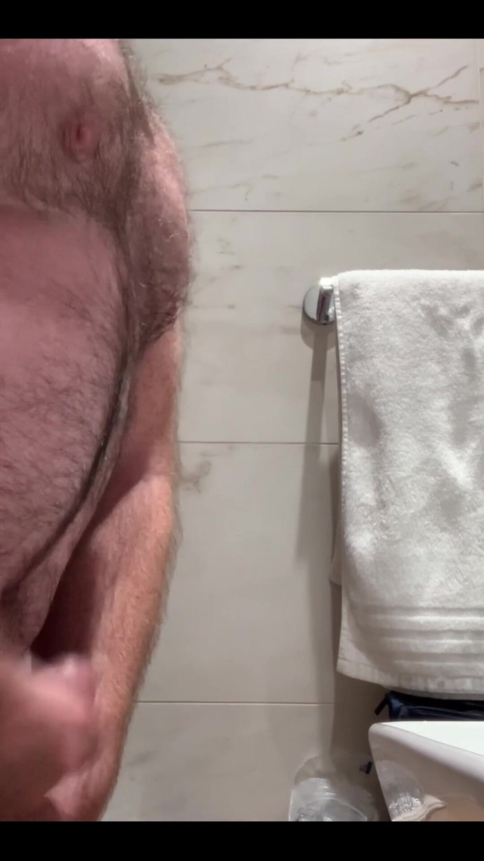 Djdavexxx: Masturbare și spermă în baia hotelului