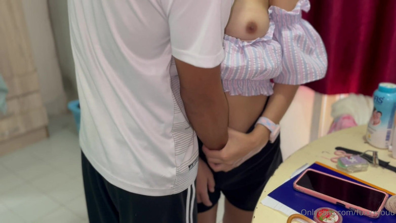 FuxxxYouu: Minha meia-irmã me deixou transar com ela