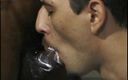 Gays Case: Молодий іспаномовний самець робить мінет чорному члену, покритому кремом для батога
