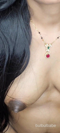 Bhabhi desi Bulbulbabe Menanggalkan Air Teman Lelaki Dalam Panggilan Video