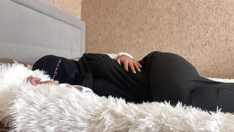 Lux Eva: Tante seksi suriah orgasme dua kali saat lagi asik masturbasi...