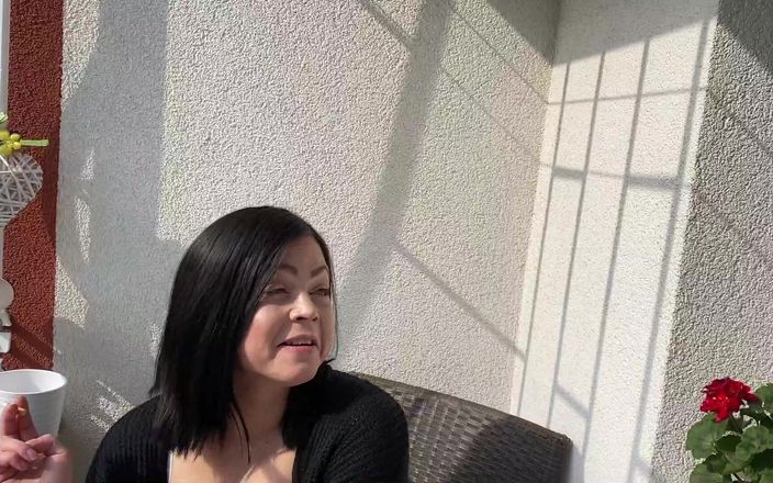 Shione Cooper: Hút thuốc và phỏng vấn