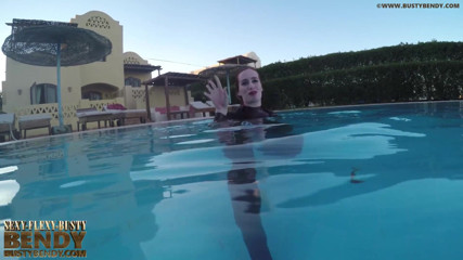 Fem Latex: erotic contortion bending outdoor