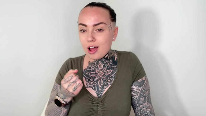 Miss Valentina: Nevlastní sestra JOI 2