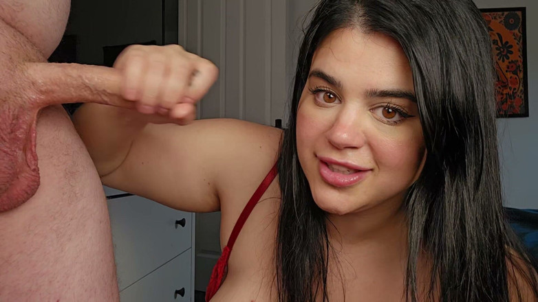 LuciaLatinaGomez: Nós somos um Throuple e nós dois chupamos seu pau
