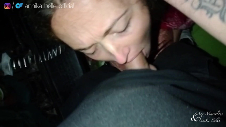 Max and Annika: Annika thích cu - thổi kèn, bắn tinh lên mặt, chảy...