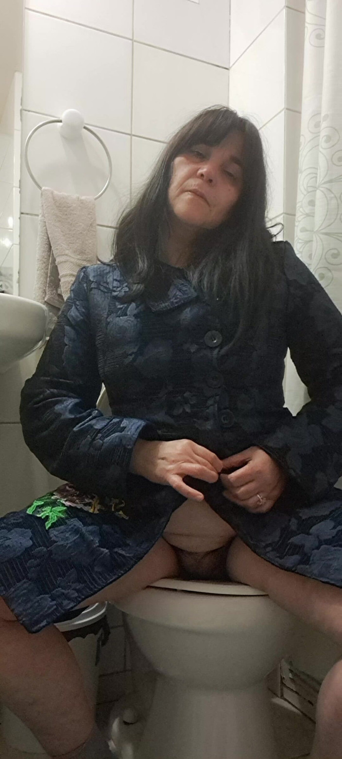 Mommy big hairy pussy: MILF Je Nahý Pod Srstí Jít Ven